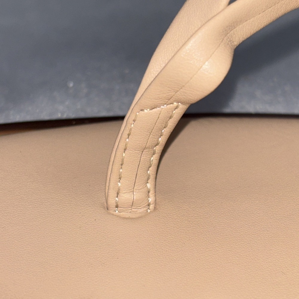 Dolce Vita Nude Thong T Strap Leather Flip Flops Gold Trim Women's 8.5 EC - Picture 15 of 16
